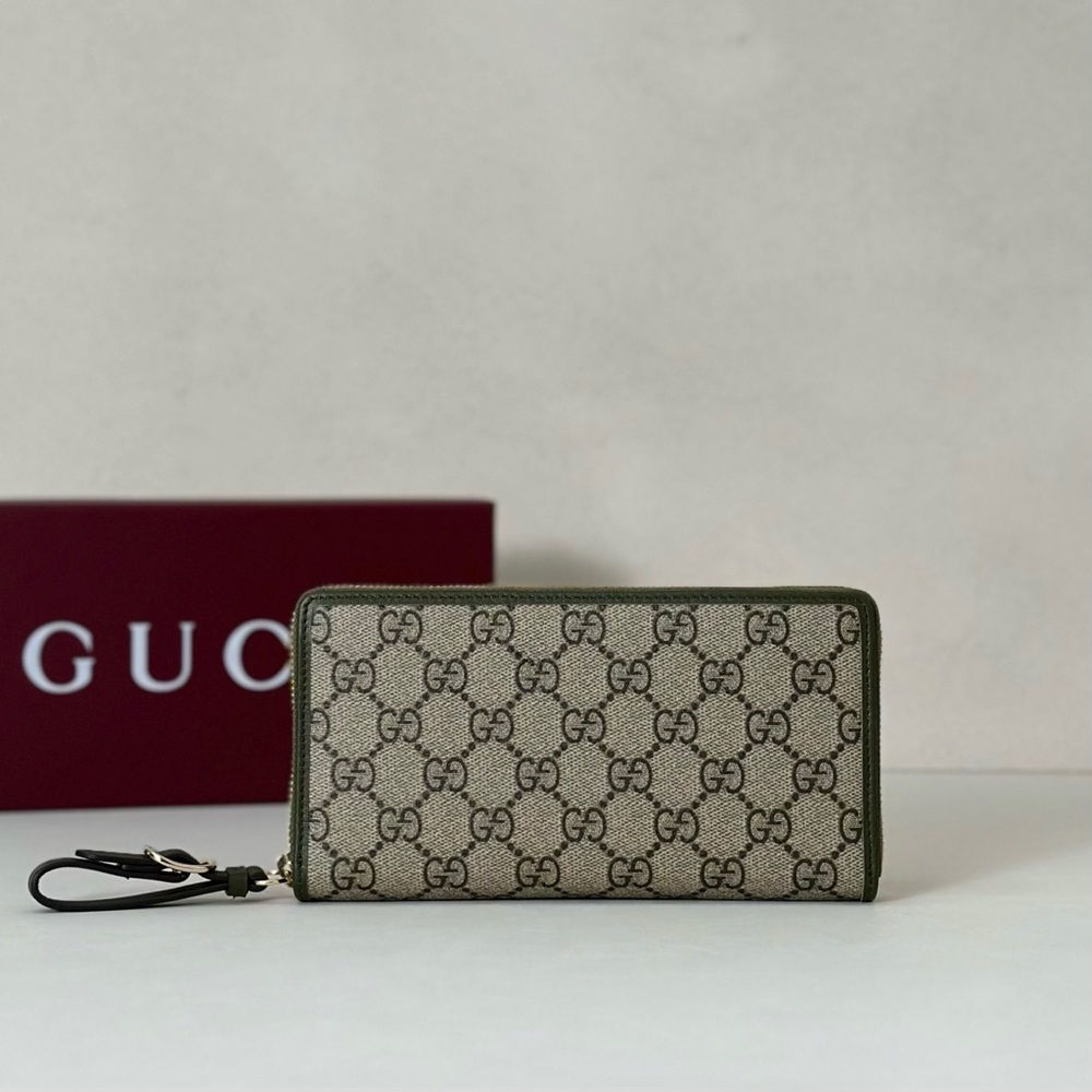 Gucci GG Emblem wallet